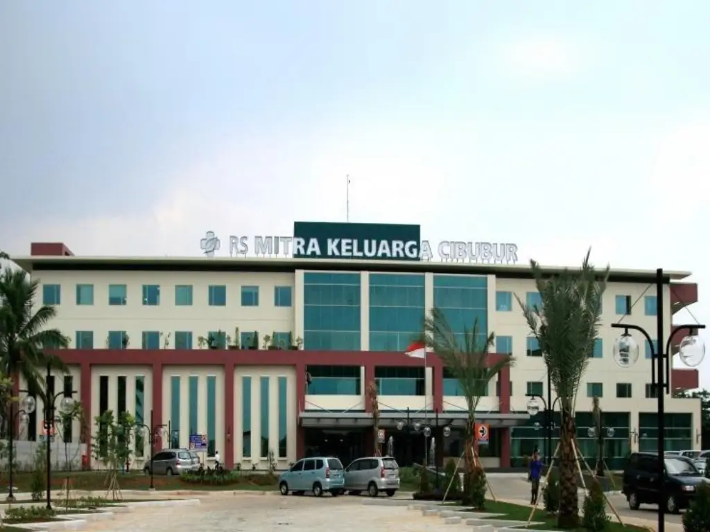 Rumah sakit terdekat — RS MH Thamrin Cibubur (±14 menit)