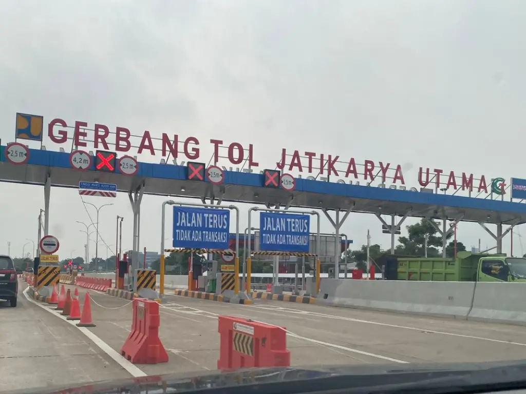 Akses Tol Jatikarya / JORR 2 dekat Legenda Wisata